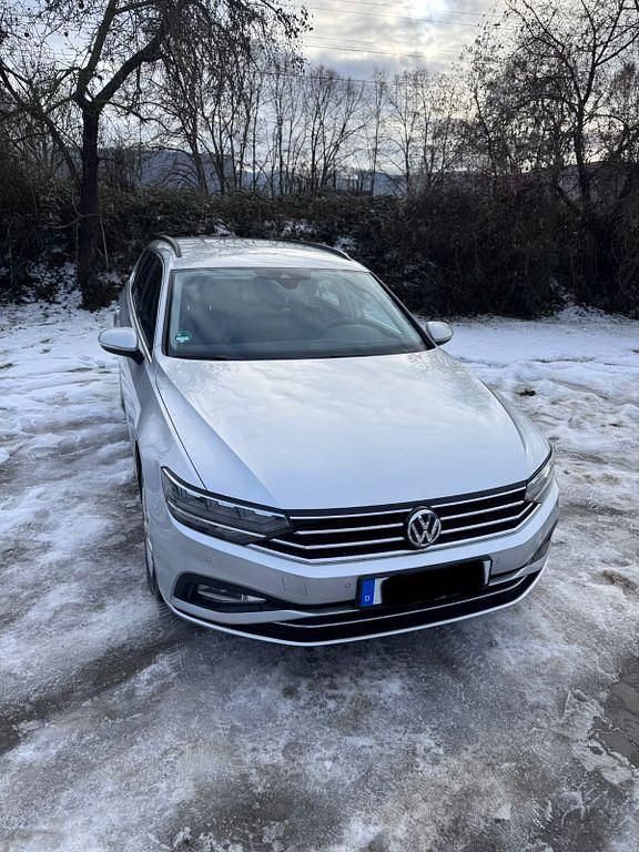 Silber Gebraucht 2020 VW Passat Business Kombi | 15.000 € (Guter Preis) - Bild 1/4
