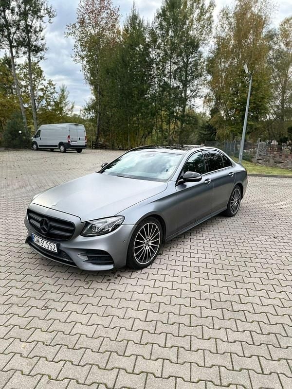 Grau Gebraucht 2016 Mercedes E220 AMG Limousine | 22.700 € - Bild 1/4