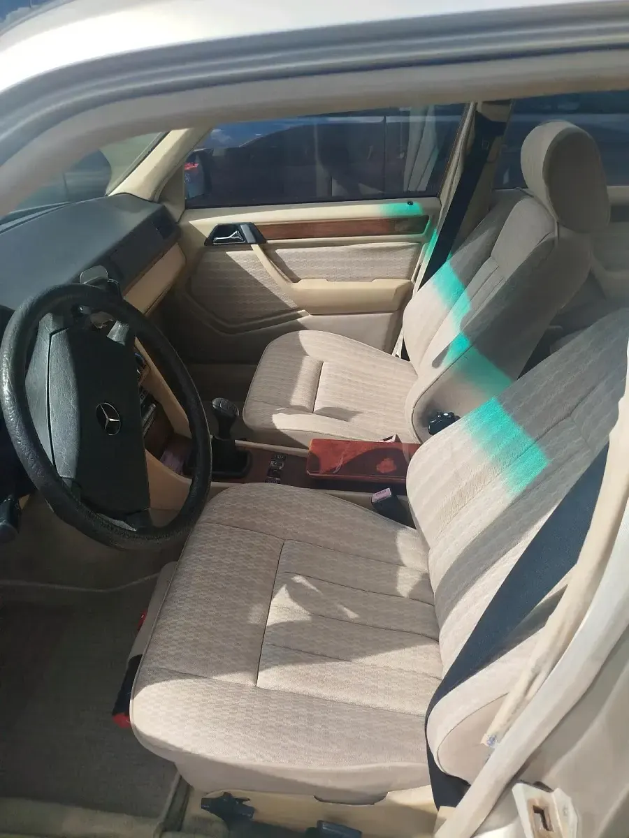 Gebraucht Mercedes E230 136 PS (100 kW) 1990 Beige Limousine