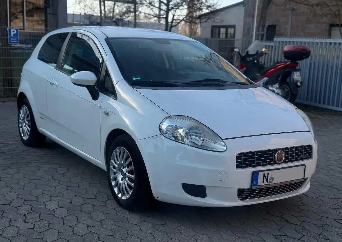 Gebraucht Fiat Grande Punto 90 PS (66 kW) 2009 Weiß Kleinwagen