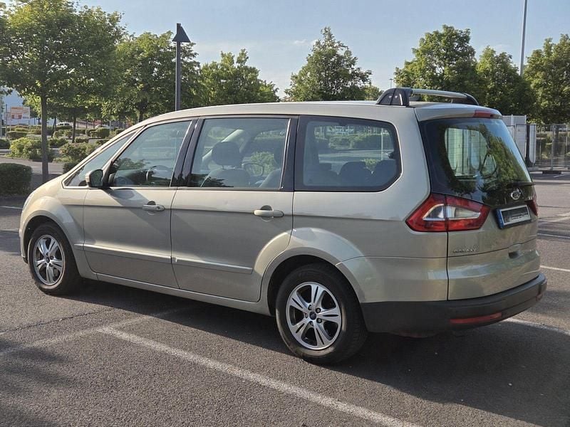 Gebraucht Ford Galaxy Trend 145 PS (106 kW) 2009 Grau Van / Kleinbus