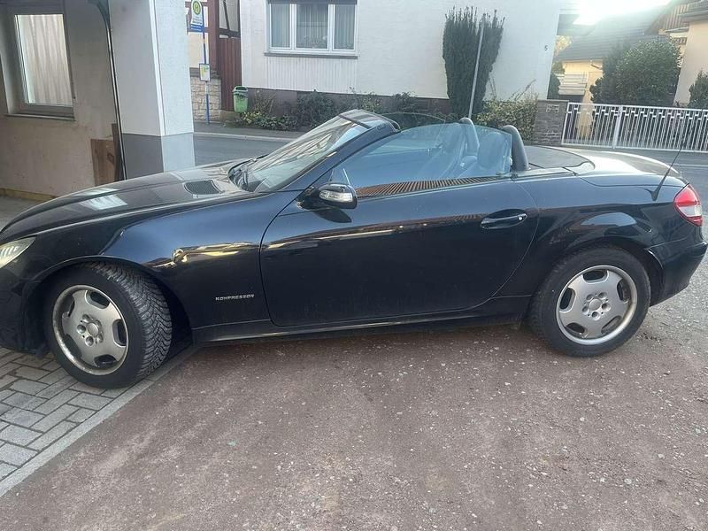 Second-hand Mercedes SLK200 163 CP (119 kW) 2004 Negru Cabrio