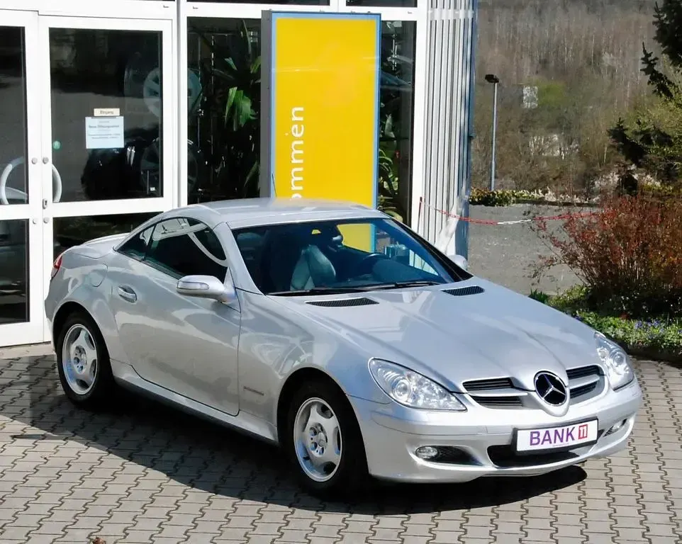 Second-hand Mercedes SLK200 163 CP (119 kW) 2004 Argintiu Cabrio