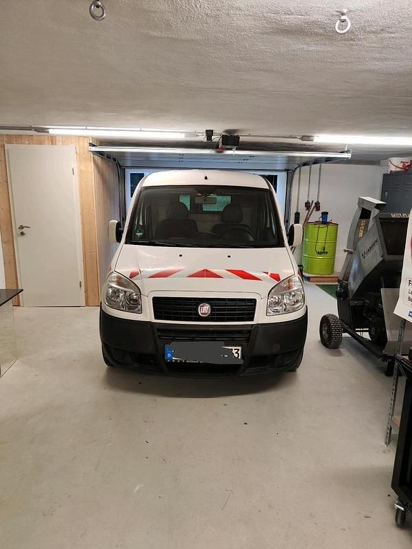 Weiß Gebraucht 2009 Fiat Doblò Van / Kleinbus | 2.799 € - Bild 1/4