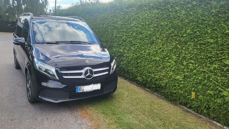 Schwarz Gebraucht 2023 Mercedes V250 Edition Van / Kleinbus | 44.000 € (Superpreis) - Bild 1/4