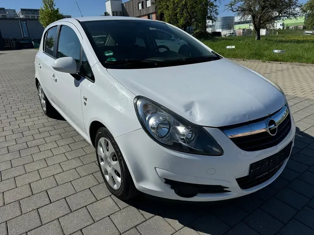 Używany Opel Corsa Edition 87 KM (63 kW) 2010 Biały Hatchback