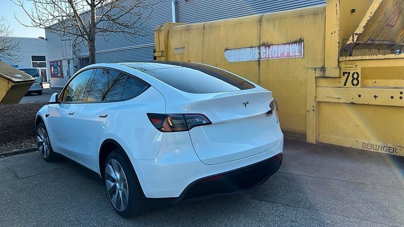 Gebraucht Tesla Model Y 219 kW (299 PS) 2023 Weiß SUV