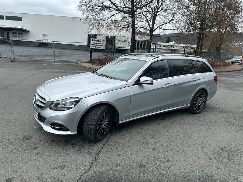 Gebraucht Mercedes E250 204 PS (150 kW) 2014 Silber Kombi