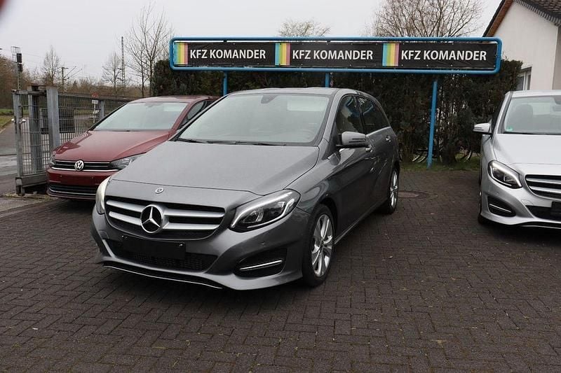 Gebraucht Mercedes B180 122 PS (89 kW) 2018 Grau Van / Kleinbus