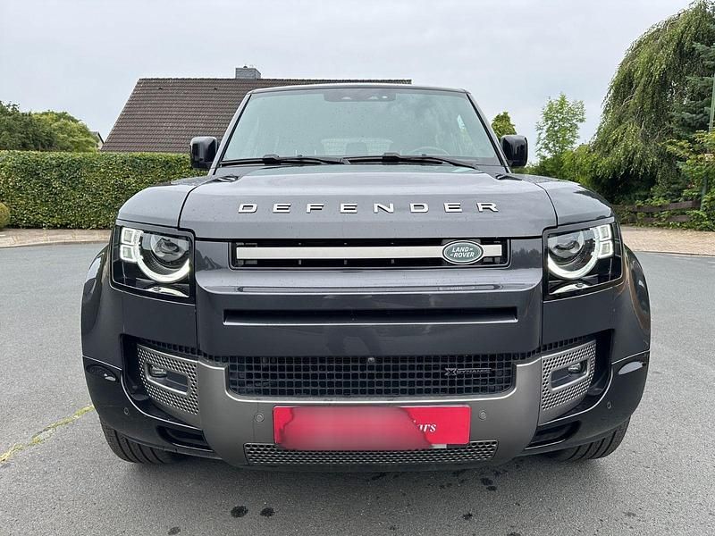 Grau metallic Gebraucht 2023 Land Rover Defender Dynamic SUV | 72.540 € (Fairer Preis) - Bild 1/4