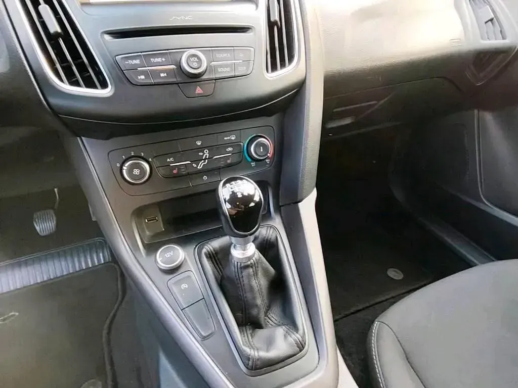 Gebraucht Ford Focus 125 PS (91 kW) 2016 Grau Kombi