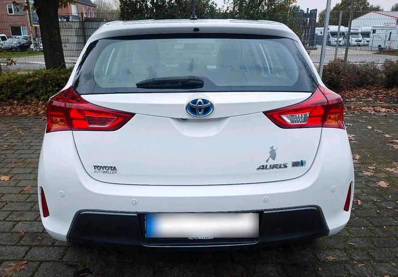 Gebraucht Toyota Auris Hybrid Executive 136 PS (100 kW) 2013 Weiß Limousine