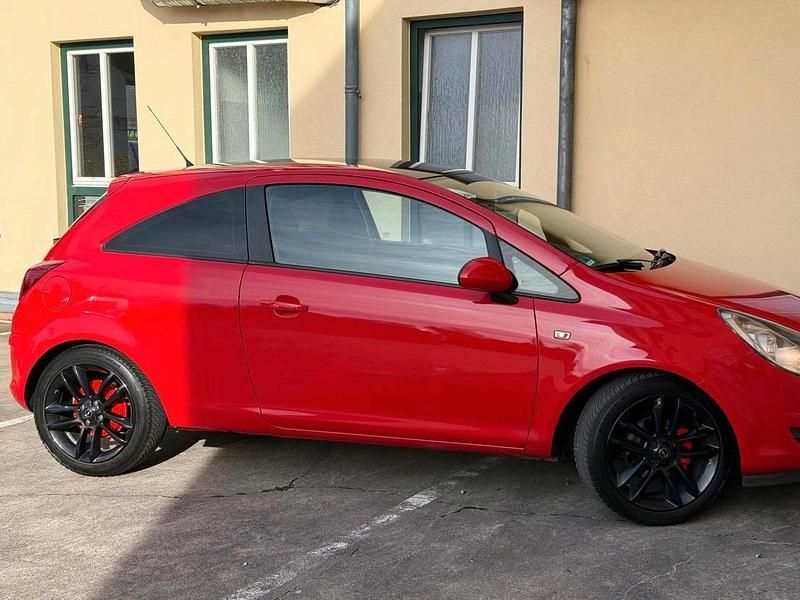 Rot Gebraucht 2011 Opel Corsa Kleinwagen | 4.100 € (Fairer Preis) - Bild 1/4