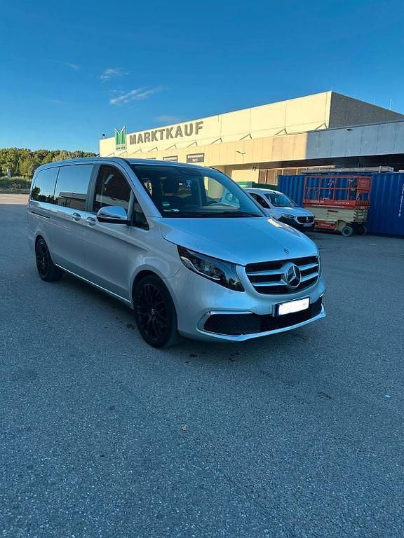 Silber Gebraucht 2020 Mercedes V250 Van / Kleinbus | 43.900 € (Superpreis) - Bild 1/4