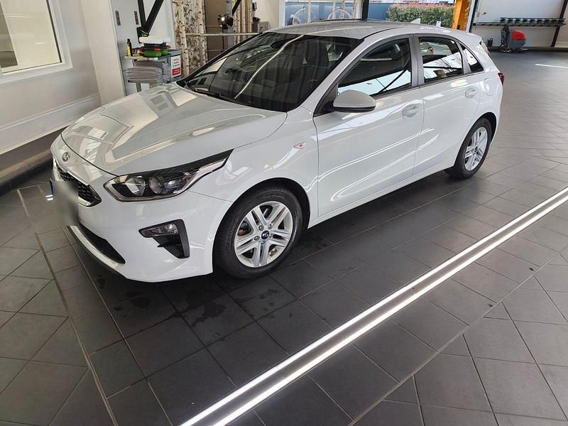 Gebraucht Kia Ceed Vision 120 PS (88 kW) 2019 Weiß Kleinwagen