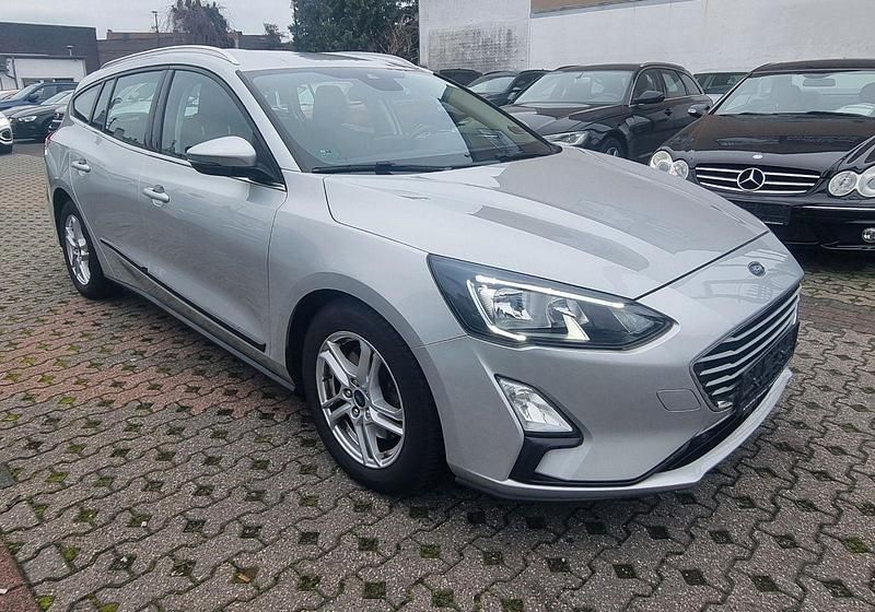 Gebraucht Ford Focus Cool & Connect 120 PS (88 kW) 2020 Silber Kombi