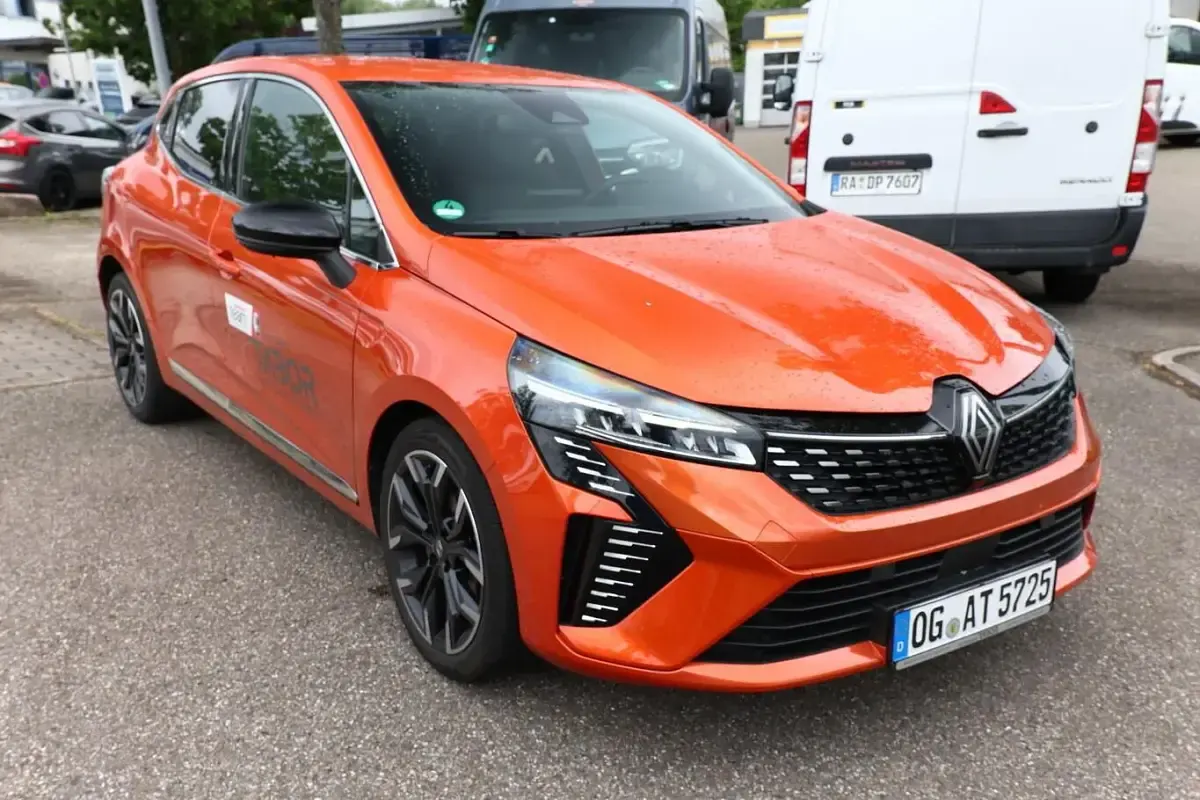 Gebraucht Renault Clio Techno 91 PS (66 kW) 2024 Valenciaorange metallic Kleinwagen