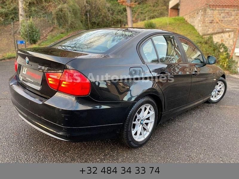 Gebraucht BMW 318 143 PS (105 kW) 2011 Schwarz Limousine