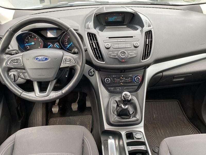 Gebraucht Ford Kuga Trend 120 PS (88 kW) 2019 Frostweiã SUV
