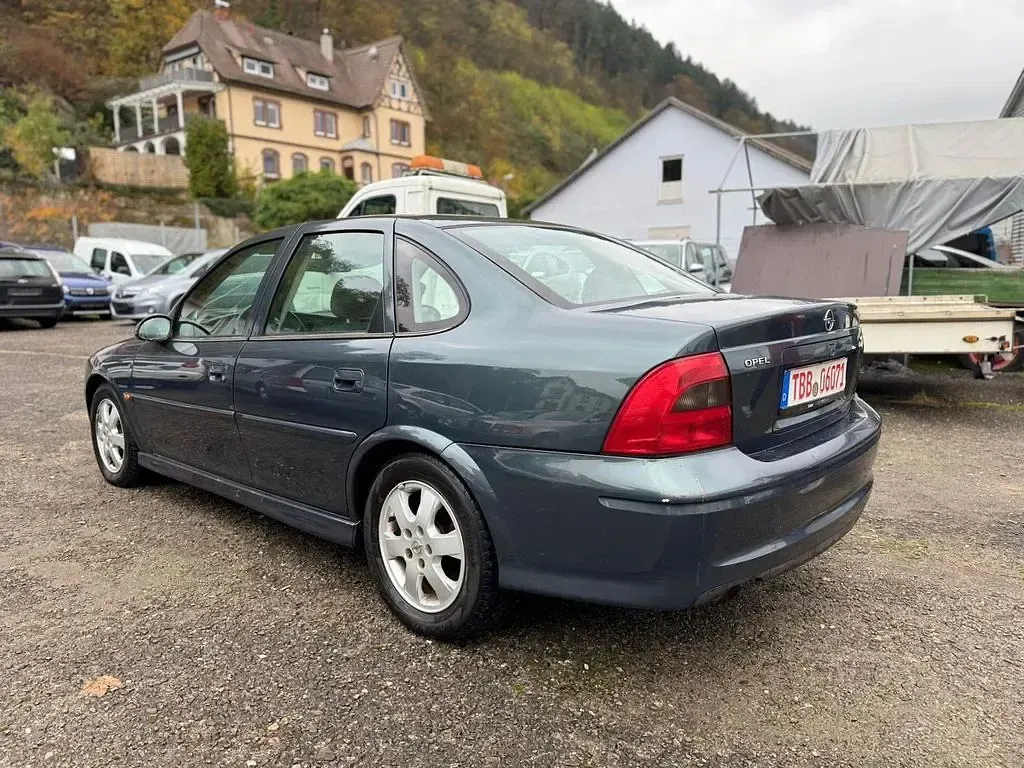 Gebraucht Opel Vectra Comfort 101 PS (74 kW) 2002 Grün Limousine
