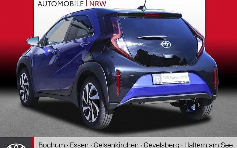 Neu Toyota Aygo X 72 PS (52 kW) 2025 Blau SUV