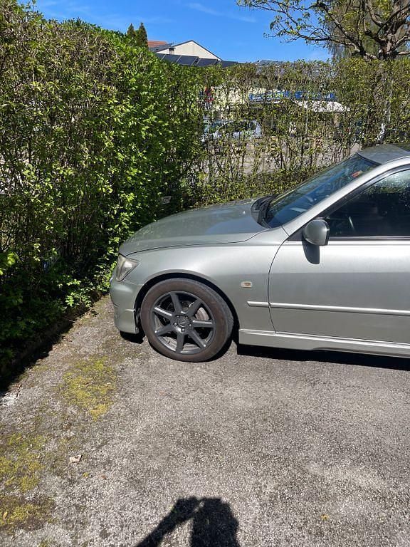 Second-hand Lexus IS200 155 CP (114 kW) 2004 Argintiu Berlinǎ