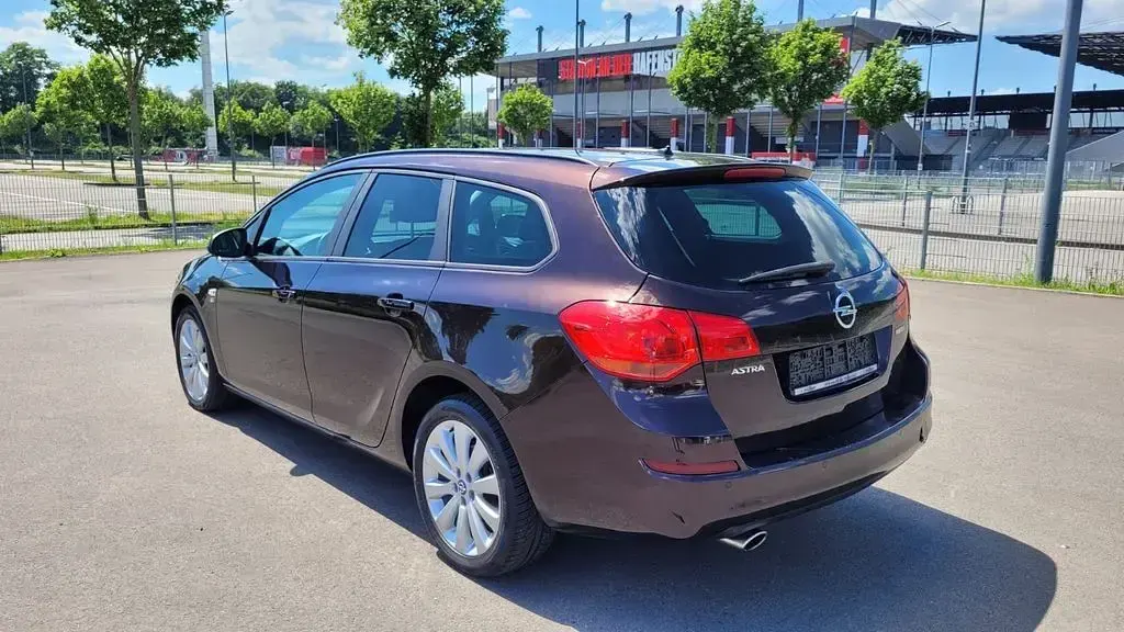 Gebraucht Opel Astra 140 PS (102 kW) 2012 Braun Kombi