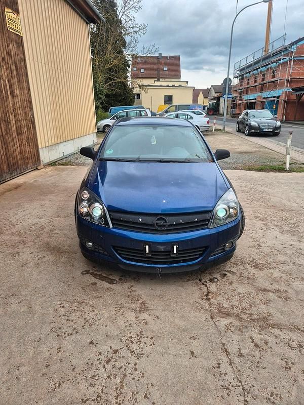 Usado Opel Astra 150 HP (110 kW) 2006 Azul Coupé