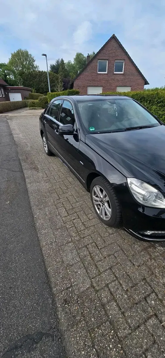 Gebraucht Mercedes E220 170 PS (125 kW) 2009 Schwarz Limousine