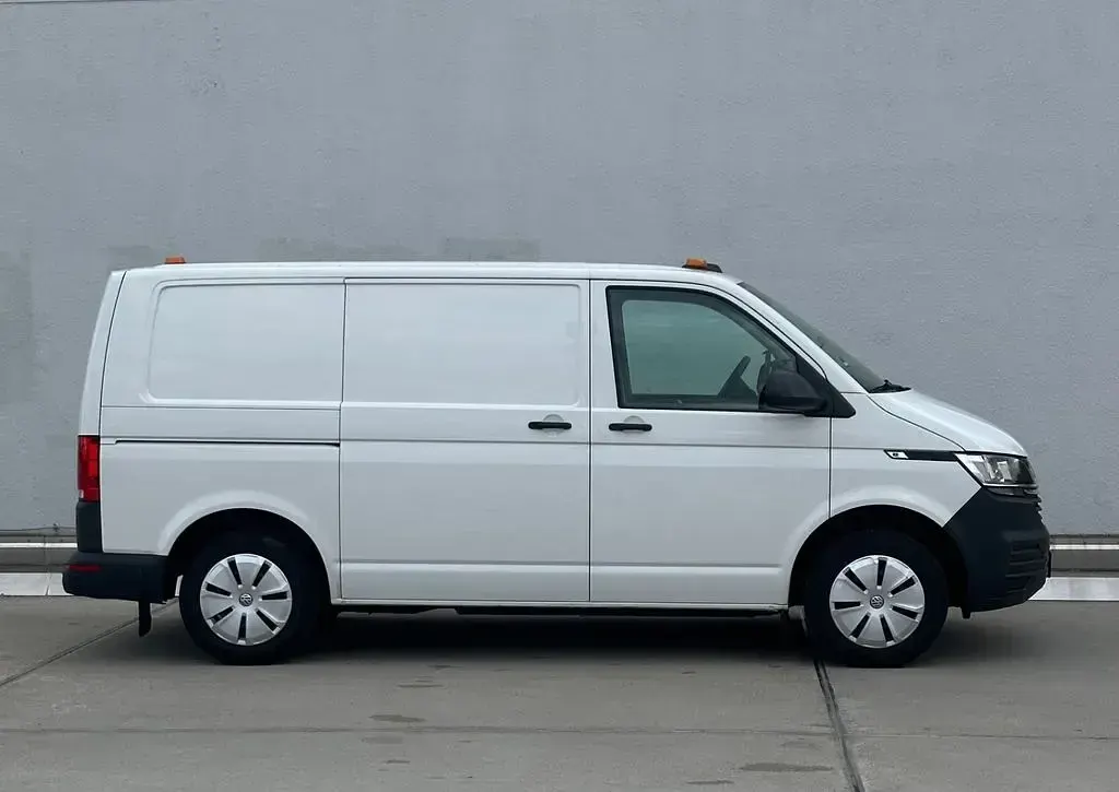 Second-hand VW Transporter 110 CP (80 kW) 2023 Alb Van