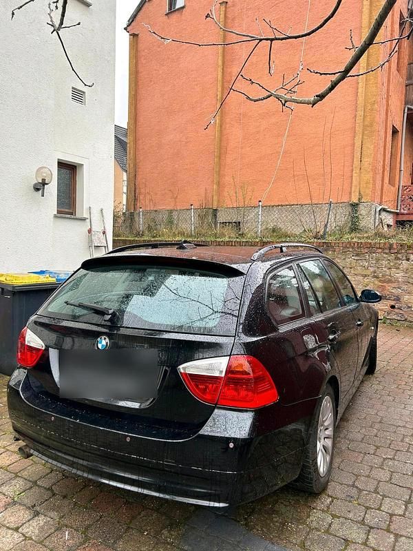 Gebraucht BMW 320 163 PS (119 kW) 2007 Schwarz Kombi