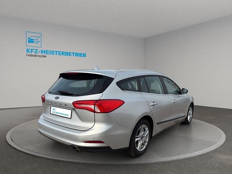 Gebraucht Ford Focus Cool & Connect 120 PS (88 kW) 2020 Silber Kombi