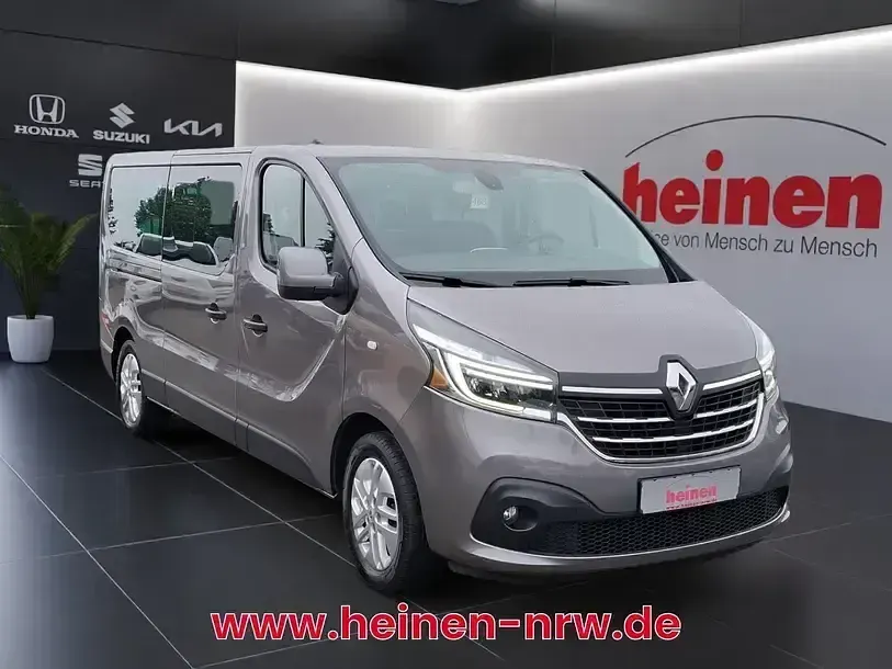 Gebraucht Renault Trafic Life 170 PS (125 kW) 2019 Grau Van / Kleinbus