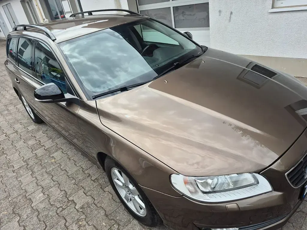 Gebraucht Volvo V70 Summum 181 PS (133 kW) 2016 Blau Kombi