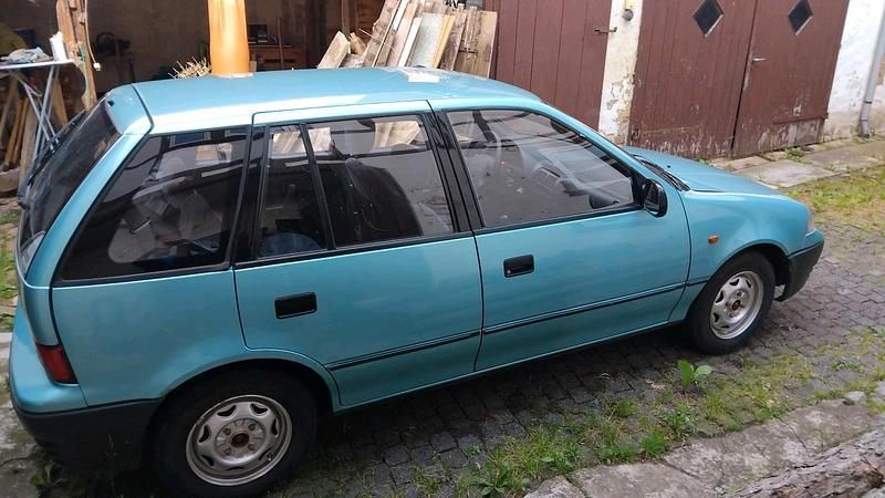 Grün Gebraucht 1995 Subaru Justy Kleinwagen | 250 € - Bild 1/4