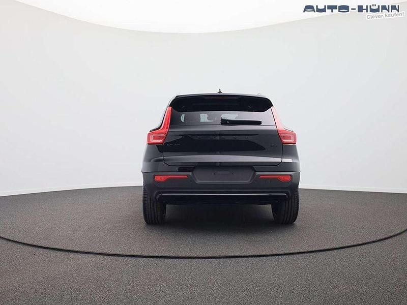 Neu Volvo XC40 Plus 197 PS (144 kW) 2026 Onyx black metallic SUV