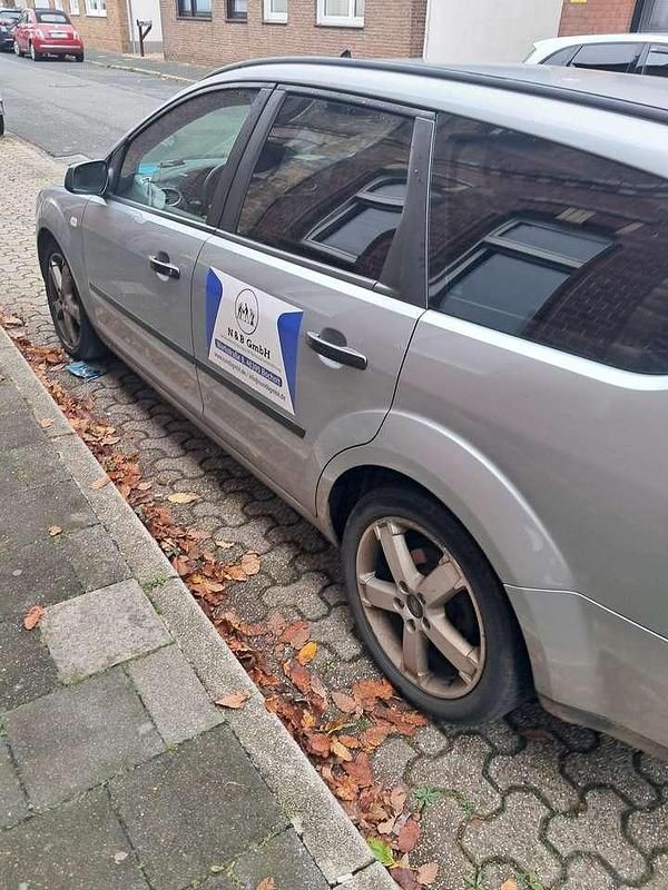 Gebraucht Ford Focus Ambiente 101 PS (74 kW) 2005 Grau Kombi