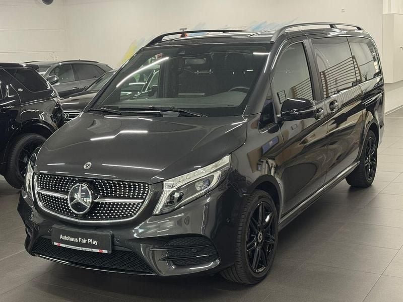 Grau Gebraucht 2022 Mercedes V300 AMG Van / Kleinbus | 56.390 € (Superpreis) - Bild 1/4