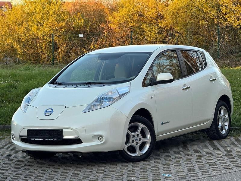Gebraucht Nissan Leaf Tekna 80 kW (109 PS) 2012 Weiß Kleinwagen