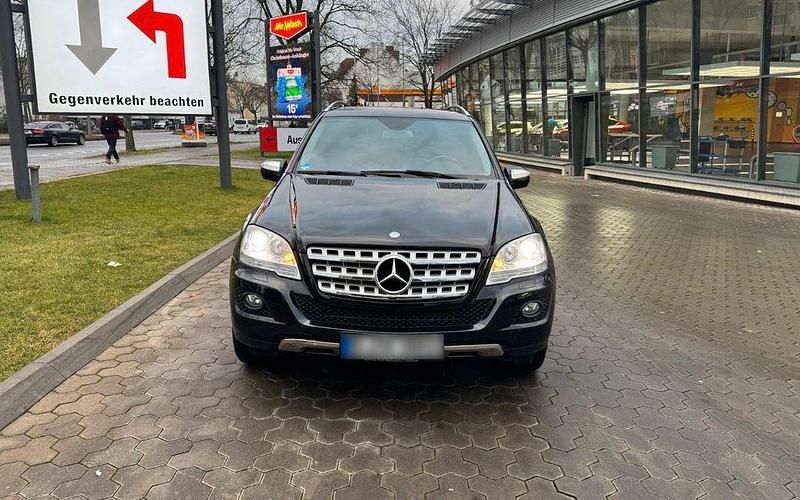 Gebraucht Mercedes ML350 224 PS (164 kW) 2009 Schwarz SUV