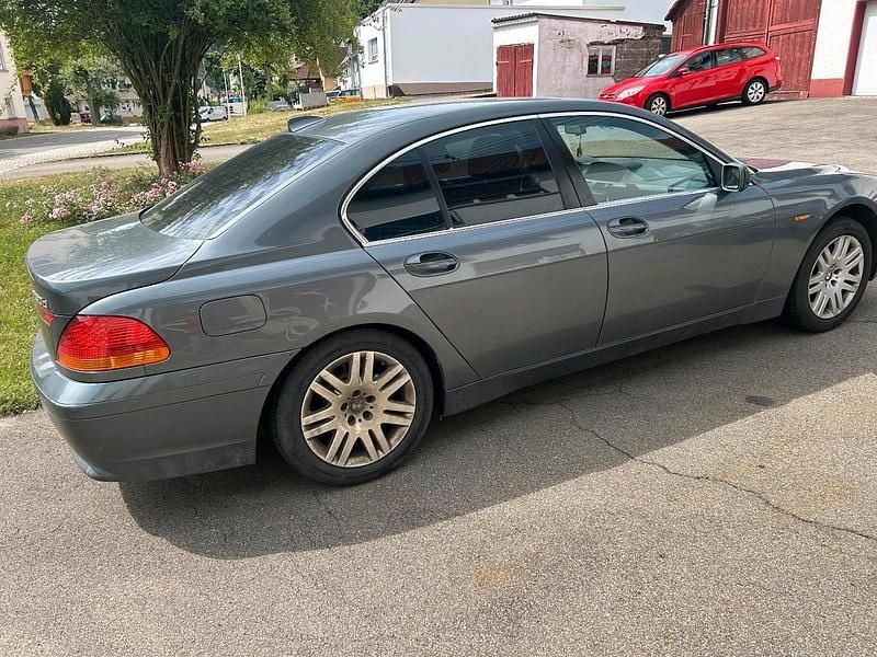 Second-hand BMW 730 258 CP (189 kW) 2004 Gri Berlinǎ
