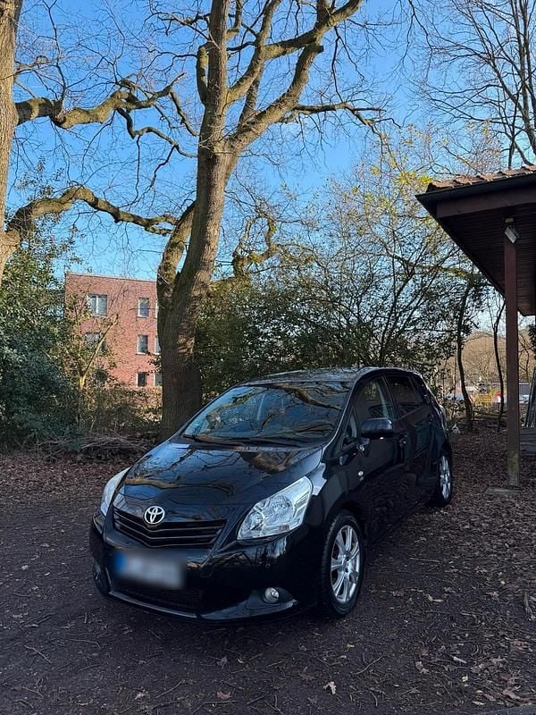 Gebraucht Toyota Verso 150 PS (110 kW) 2011 Schwarz Van / Kleinbus