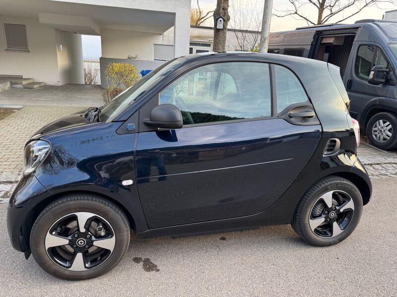 Gebraucht 2023 Smart ForTwo Electric Drive Coupé | 11.750 € (Fairer Preis) - Bild 1/4