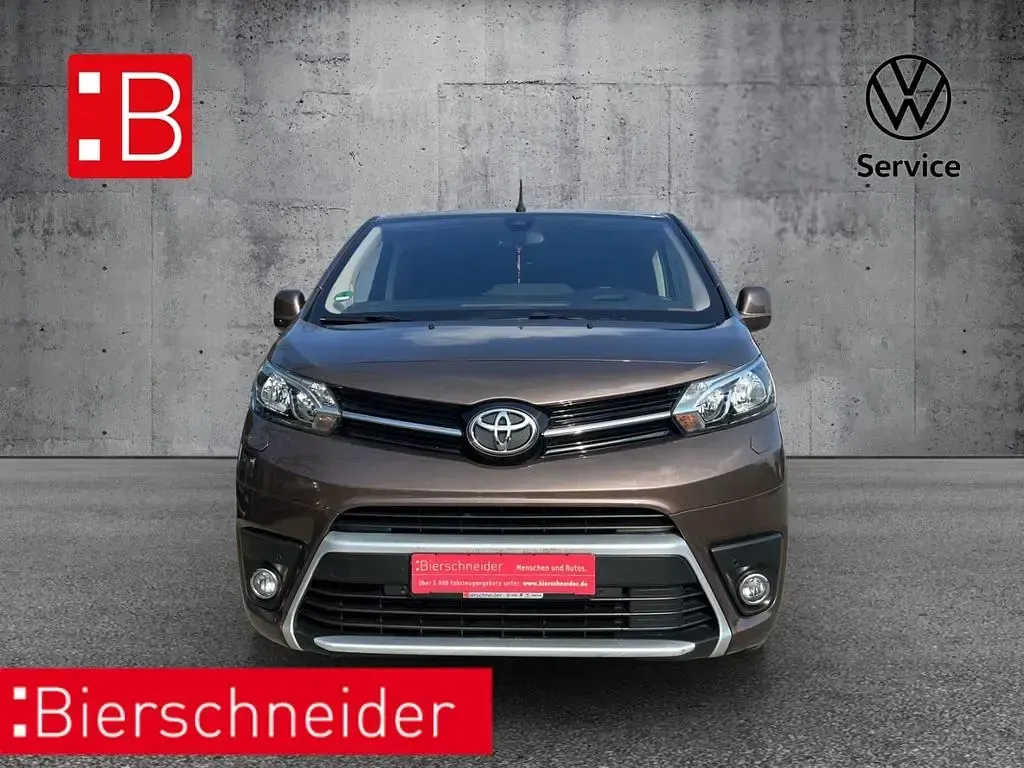 Gebraucht Toyota Proace Verso Team 177 PS (130 kW) 2018 Braun Kombi