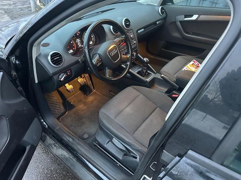 Second-hand Audi A3 Attraction 125 CP (91 kW) 2011 Negru Hatchback
