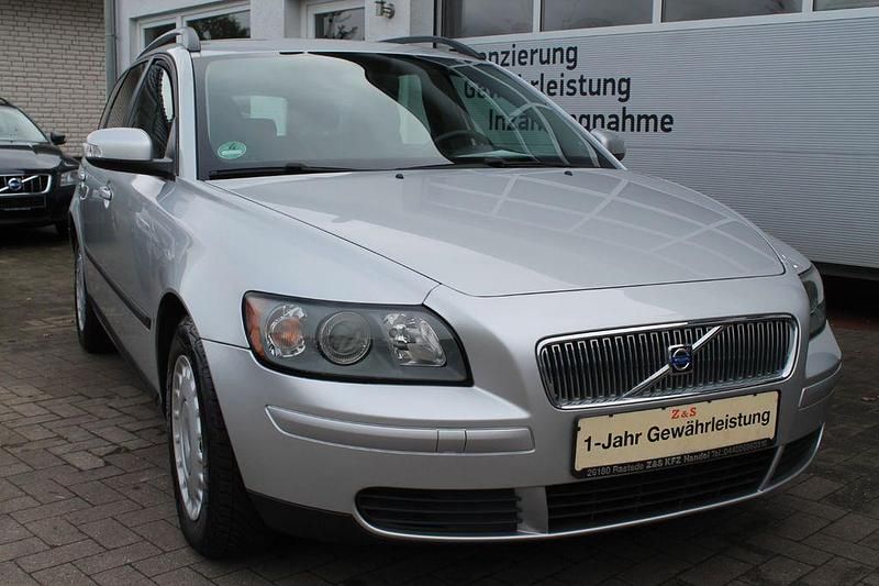 Silber Gebraucht 2006 Volvo V50 Kinetic Kombi | 4.777 € (Teuer) - Bild 1/4