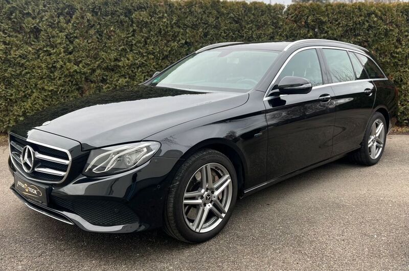 Schwarz Gebraucht 2020 Mercedes E300 Avantgarde Limousine | 21.900 € (Etwas zu teuer) - Bild 1/4