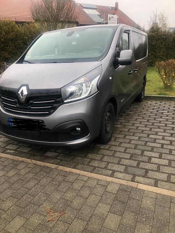 Second-hand Renault Traffic 145 CP (106 kW) 2016 Gri Monovolum