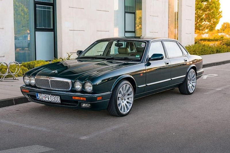 Grün Gebraucht 1995 Jaguar X300 Limousine | 7.500 € - Bild 1/4