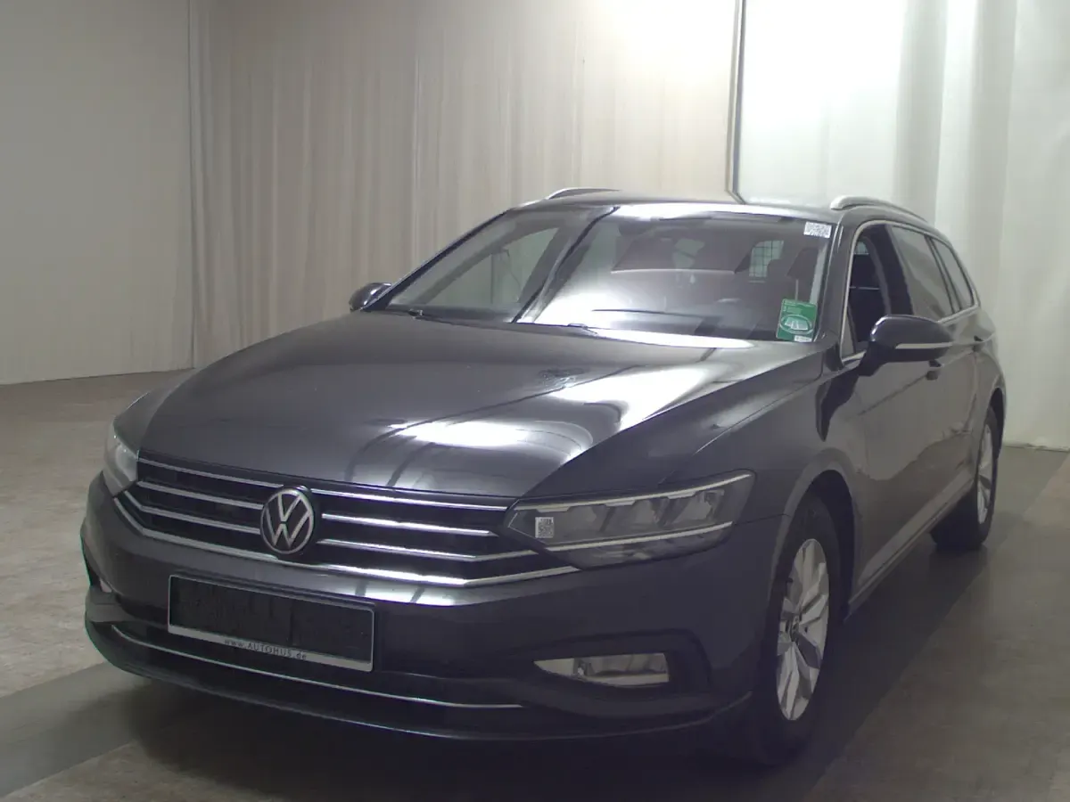 Gebraucht VW Passat Business 150 PS (110 kW) 2021 Mangangraumetallic Kombi